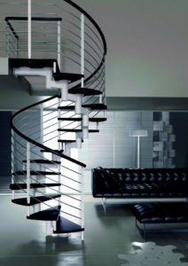 Escaleras de tramos o escaleras de caracol: ¿Cuál pongo en mi casa?