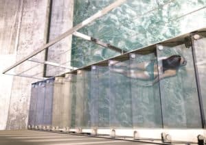 Escaleras modernas de cristal y metal inox de Enesca.es