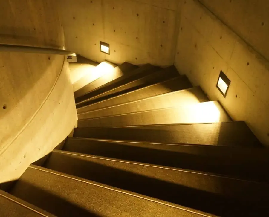 Escaleras Enesca con iluminación de diseño