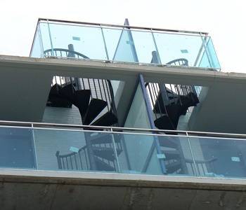 Escaleras exteriores Tecno montadas en Madrid de Enesca