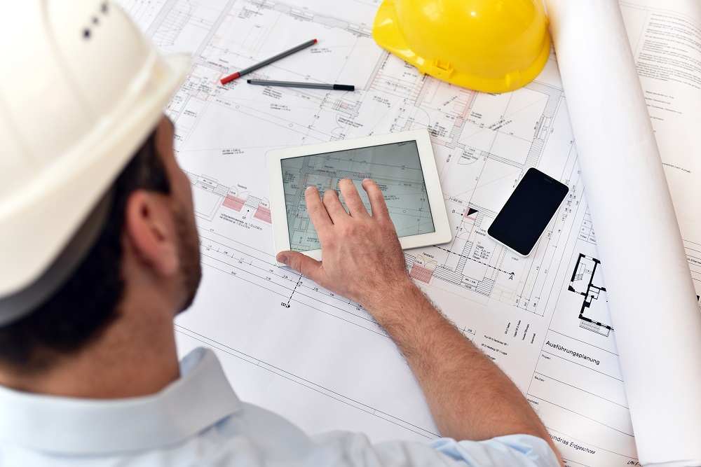 arquitecto trabajando por Enesca