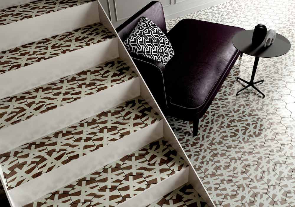 Escalera de tramos modelo Itron Cube con doble estructura, cubeta de metal para pelda&ntilde;os(1) de Enesca.es