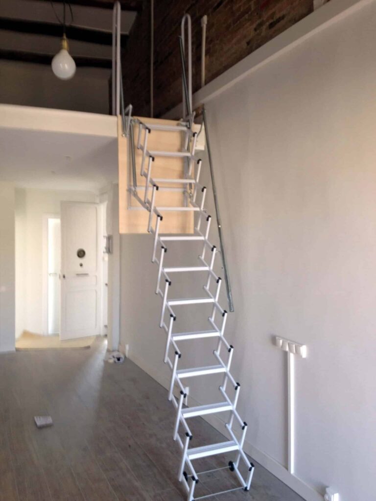 Escalera Plegable Elegant Automática de Enesca