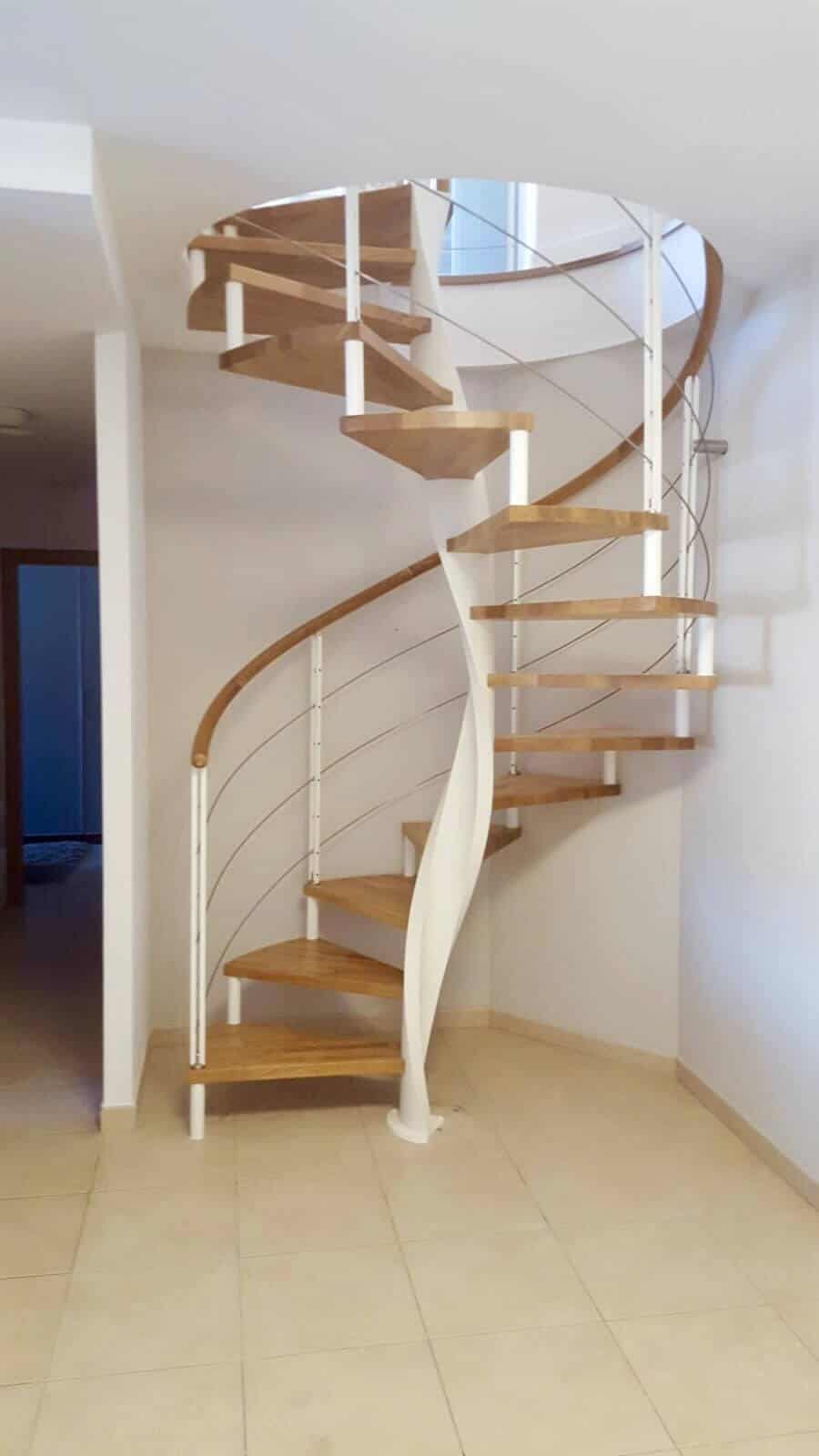Escalera de caracol con eje helioidal de Enesca