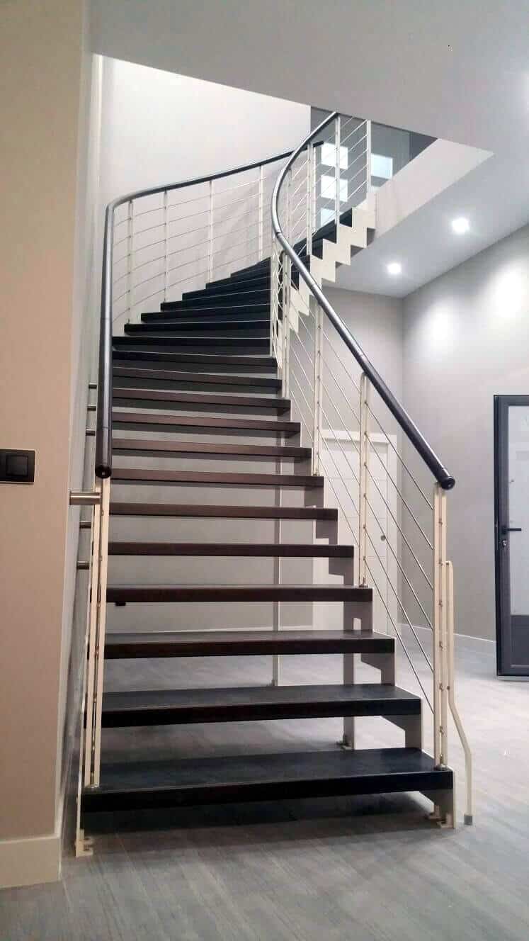 Escalera de madera a tramos de Enesca