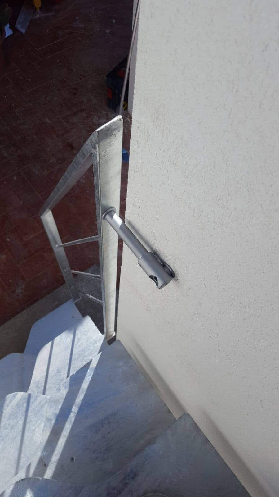 Escalera recta met&aacute;lica para exterior de Enesca