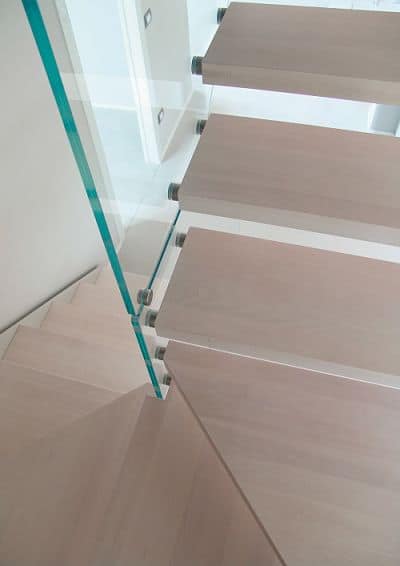 Compra la Escalera de caracol de madera con pelda&ntilde;os de haya a tramos - Enesca.es