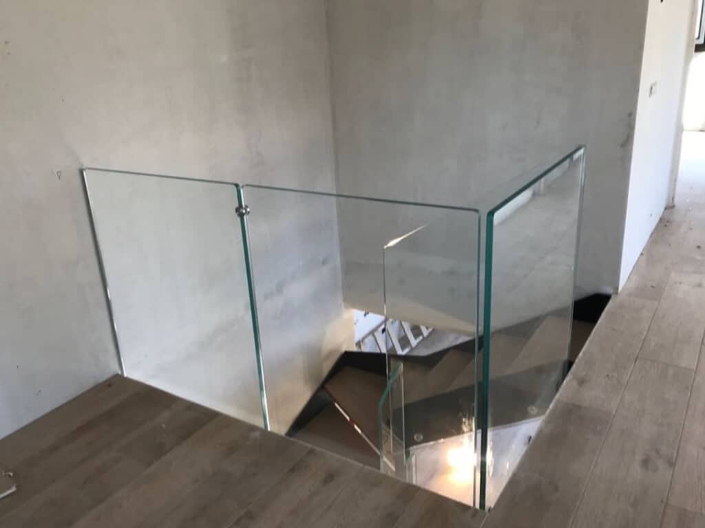 Baranda de cristal para hueco de Enesca