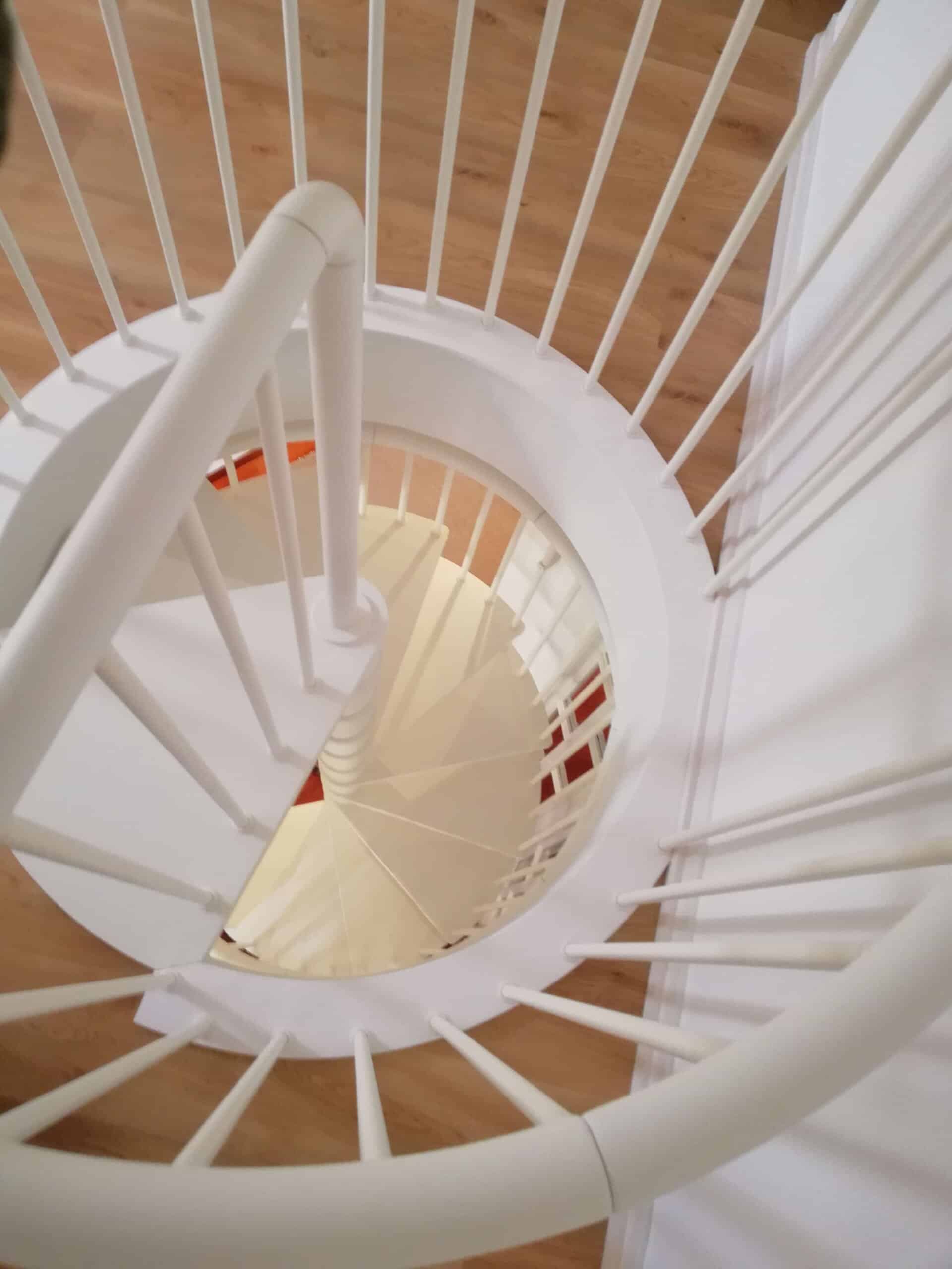 Barandilla met&aacute;lica para escalera de caracol de Enesca.es