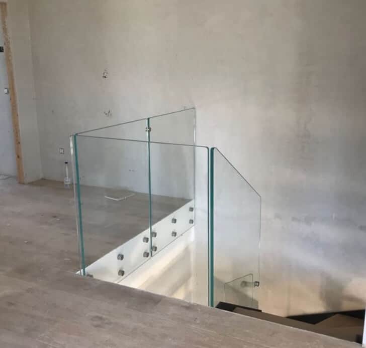 Barandilla de cirstal para hueco de Enesca