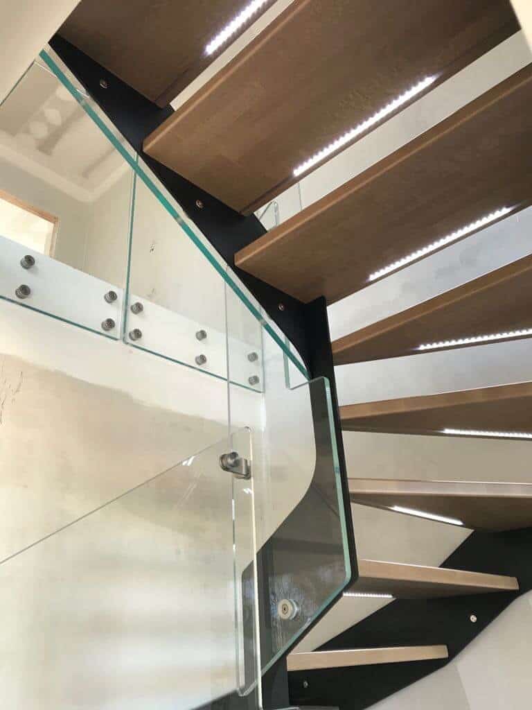 Pelda&ntilde;os de madera con luz de Enesca