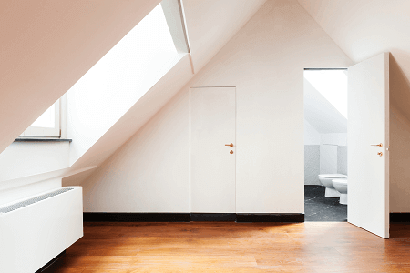 habitación con luz ventanas de techo para que no entre el sol en exceso