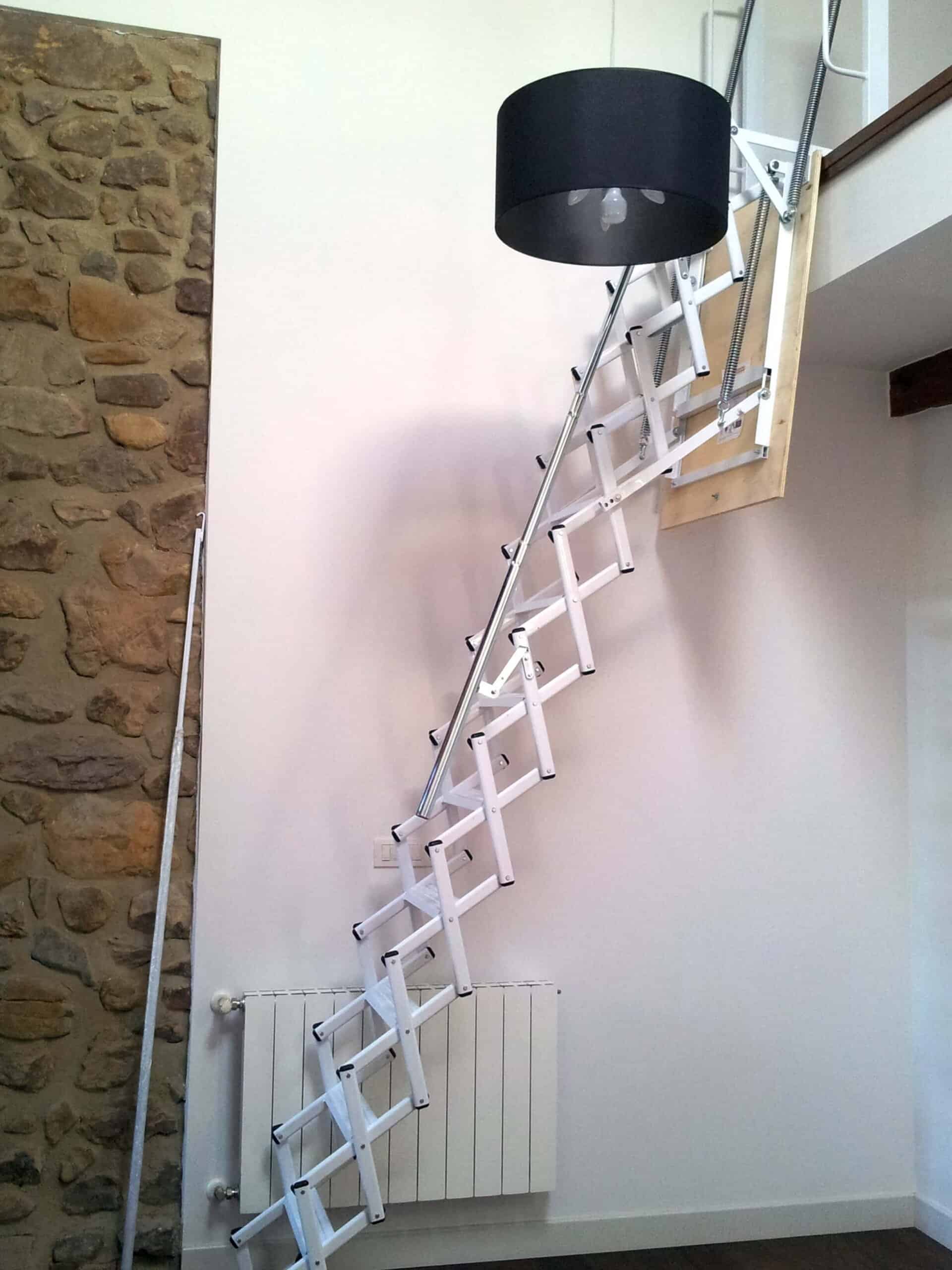 Escalera Plegable para Altillo de Enesca.es