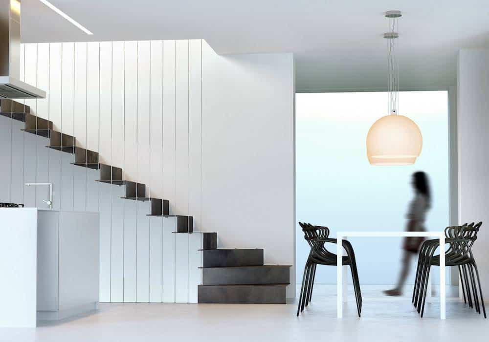 Escalera de tramos modelo Glam Laser con peldaños de metal continuo y barandilla modelo R104 de Enesca