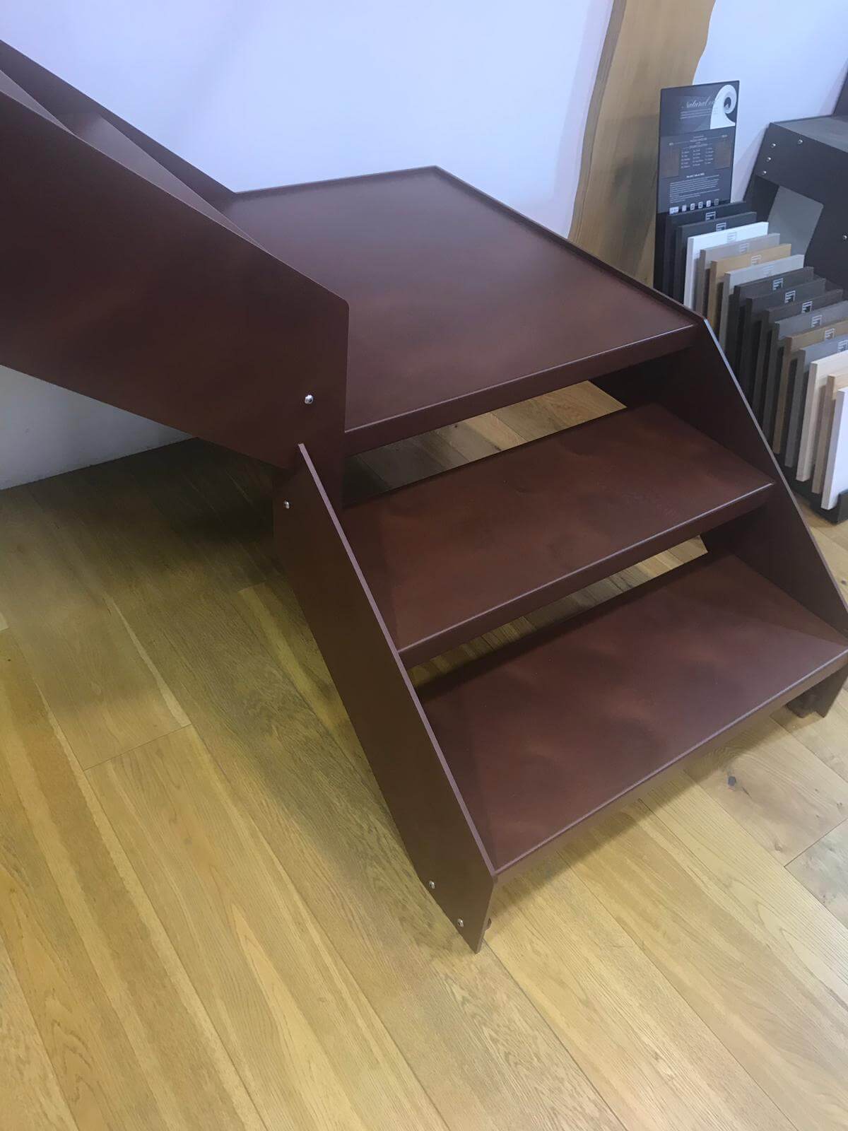 Escalera met&aacute;lica con giros de Enesca.es
