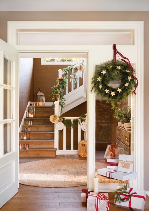 Escalera de interior en navidad de Enesca