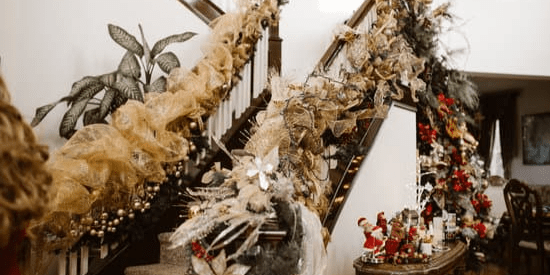 Adornos navideños para tu escalera por Enesca
