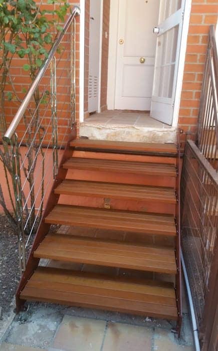 escalera de madera