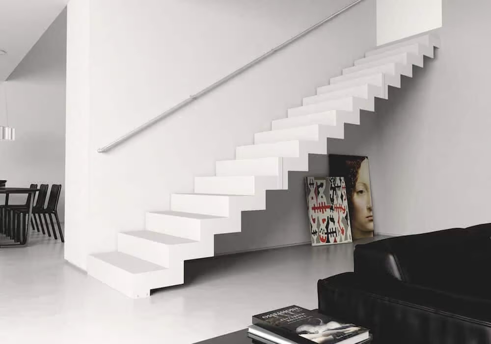 Escalera recta blanca de Enesca