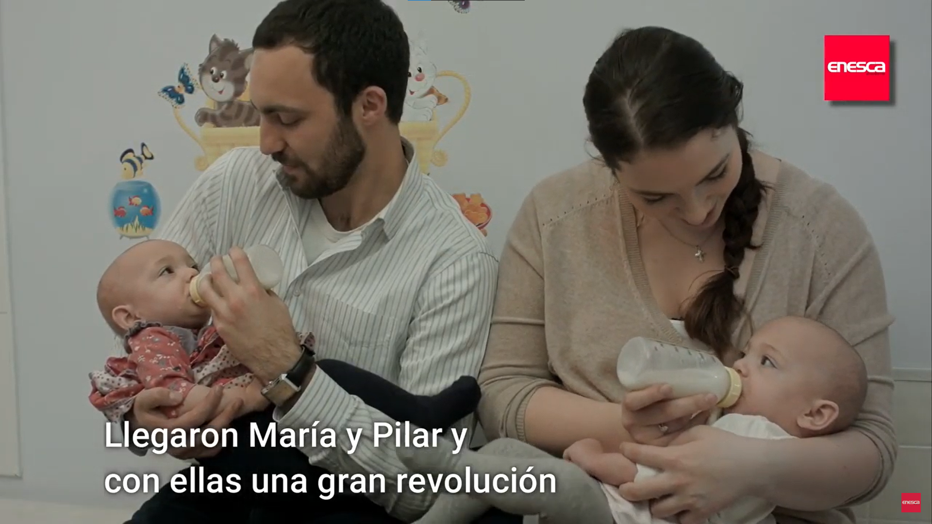 La historia de Helena, Luis y unas hijas que hacen de la escalera su parque de juegos