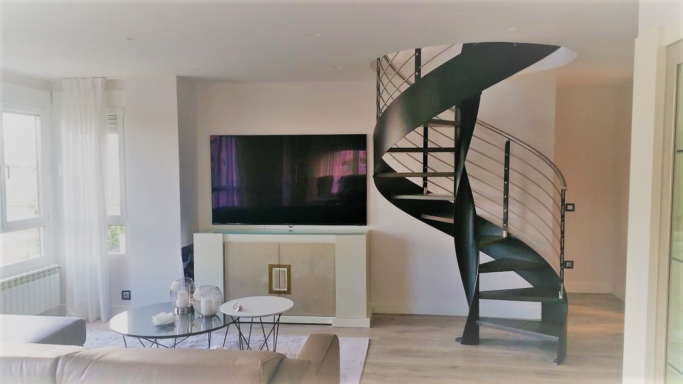 Escalera de dise&ntilde;o helicoidal a medida de Enesca