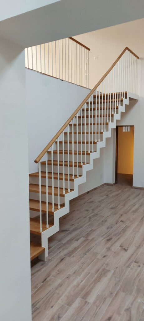 Escalera a altillo de Itron de Enesca